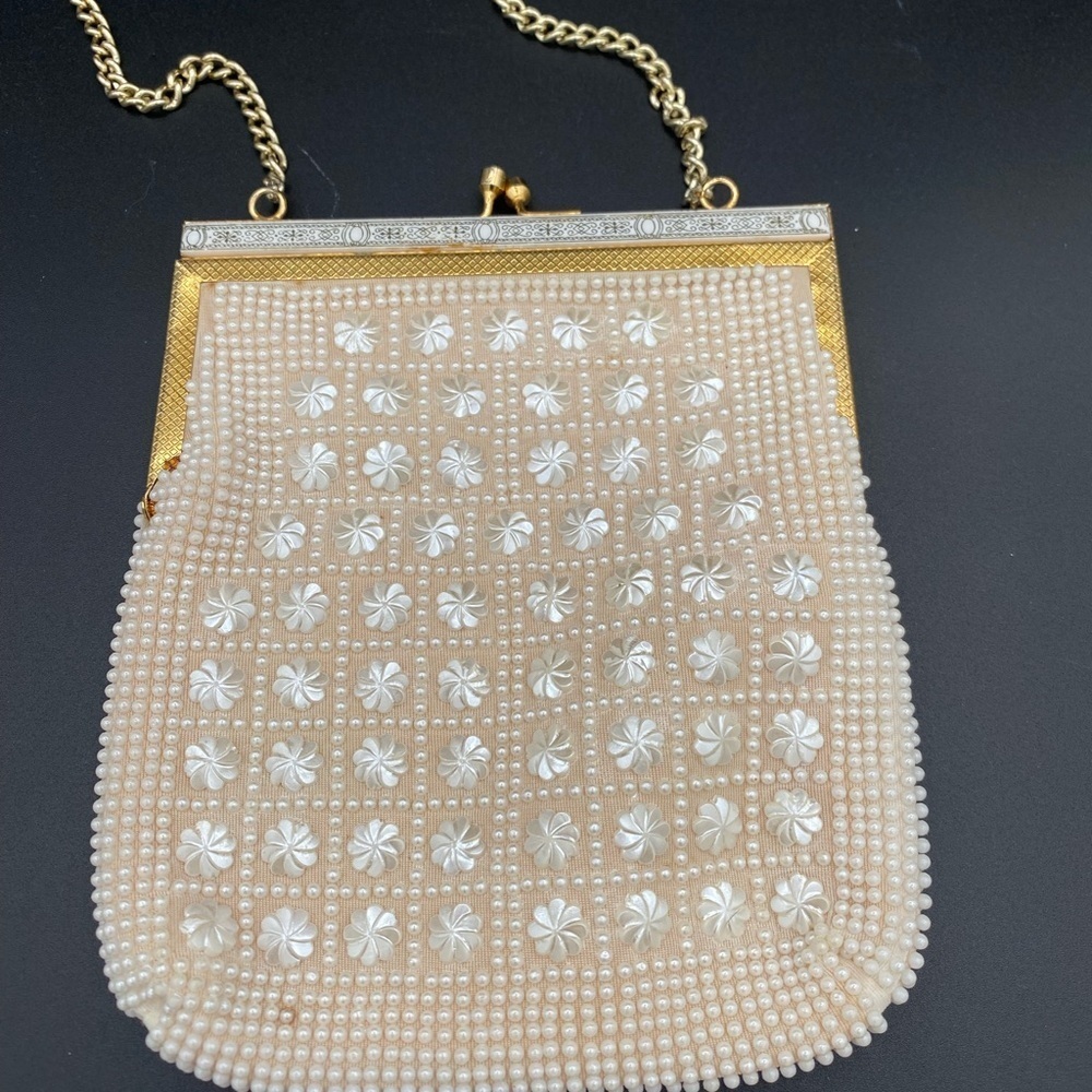 Vintage Small Ivory Beaded Daisy evening bag Chain Strap Kiss Lock handmade - Picture 2 of 10